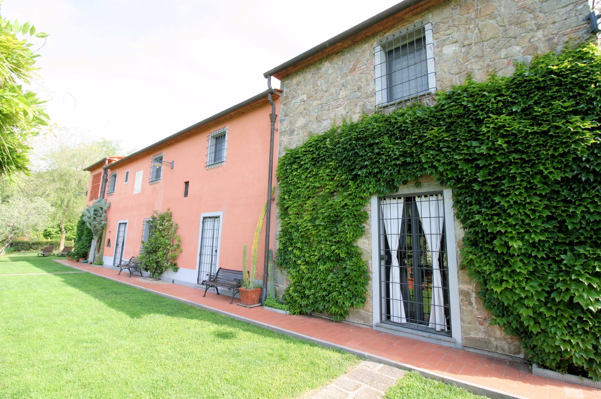 Casa colonica con piscina e vista panoramica in vendita a Buggiano