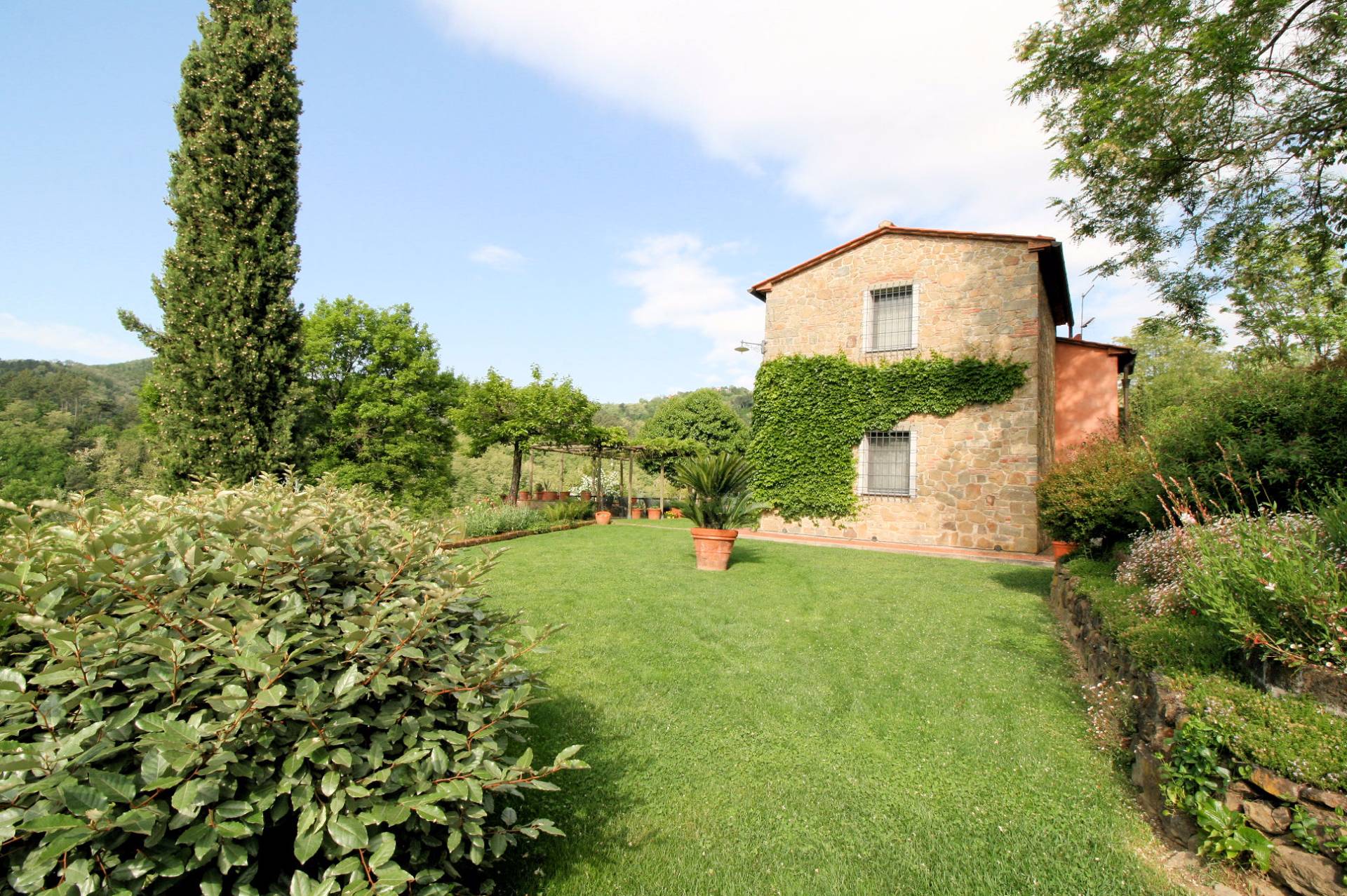 Casa colonica con piscina e vista panoramica in vendita a Buggiano