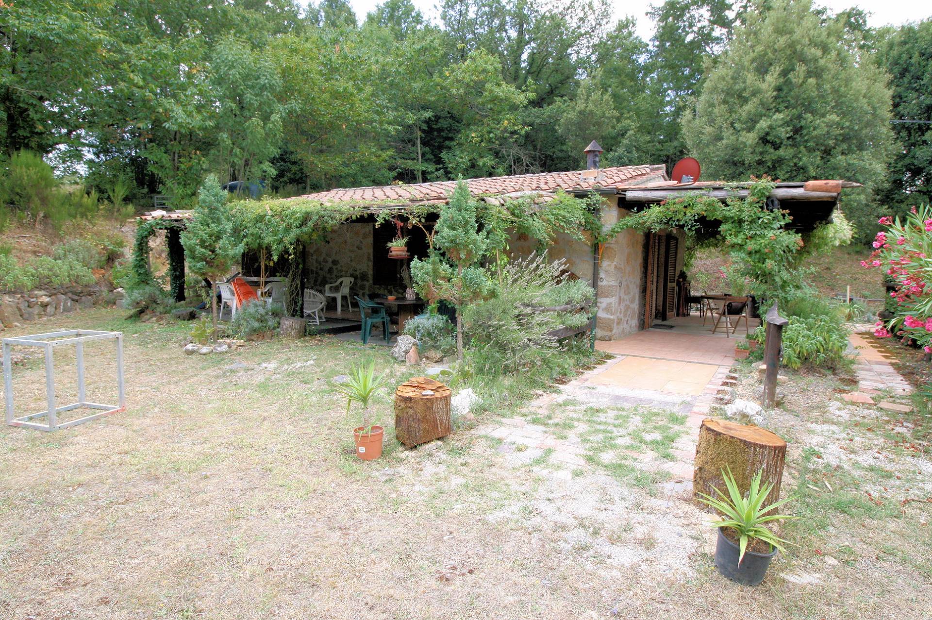 Rustici con vista panoramica in vendita a Roccastrada, Sassofortino
