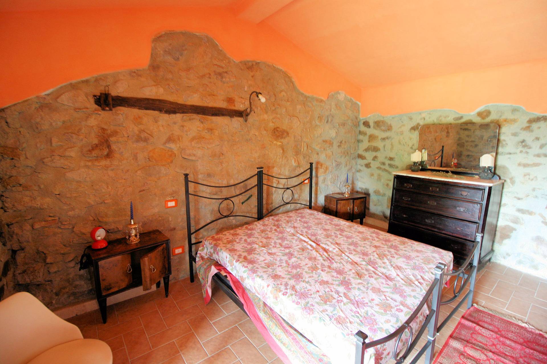 Rustici con vista panoramica in vendita a Roccastrada, Sassofortino