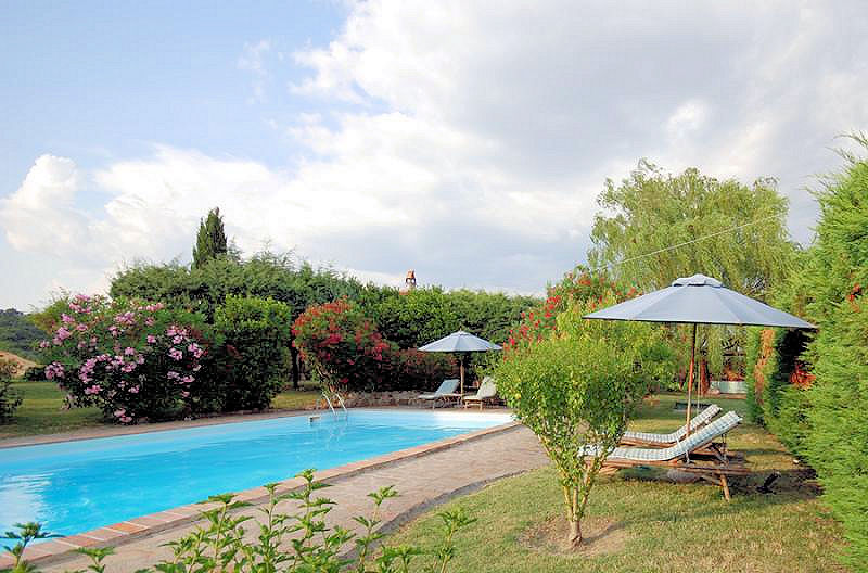 Rustico con parco e piscina in vendita a Manciano