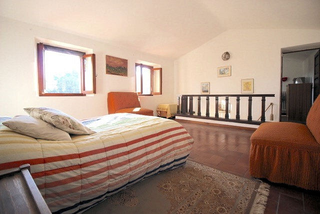 Podere con vista panoramica in vendita a Pescia