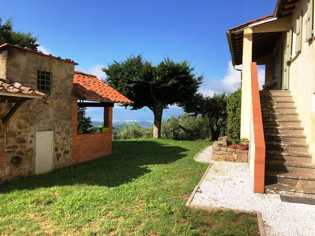 Podere con vista panoramica in vendita a Pescia