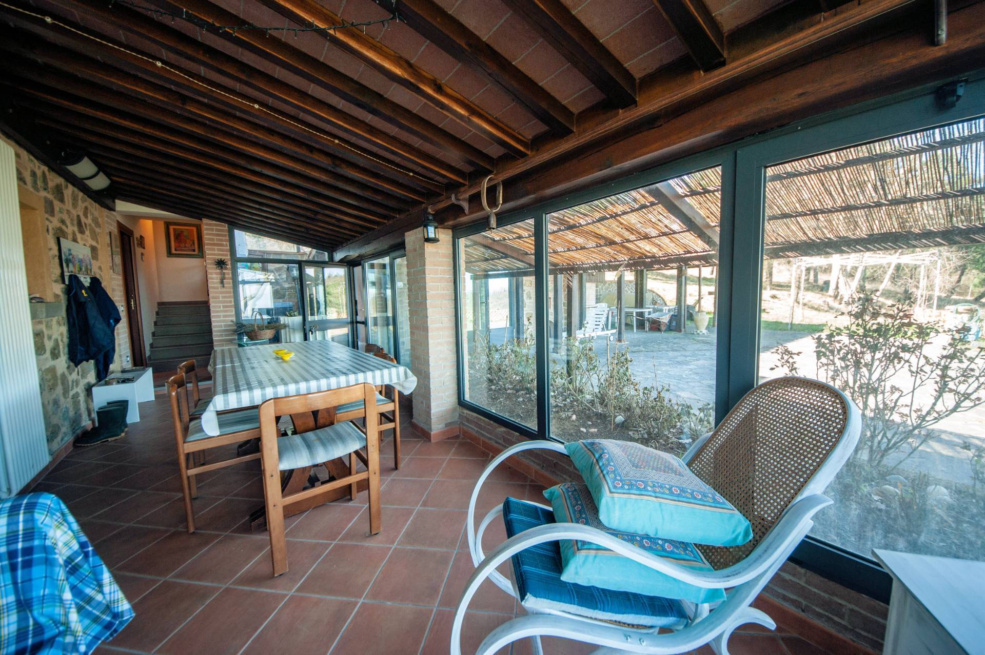 Bel casale ristrutturato in posizione panoramica con ampio terreno in vendita a Chianni, Rivalto