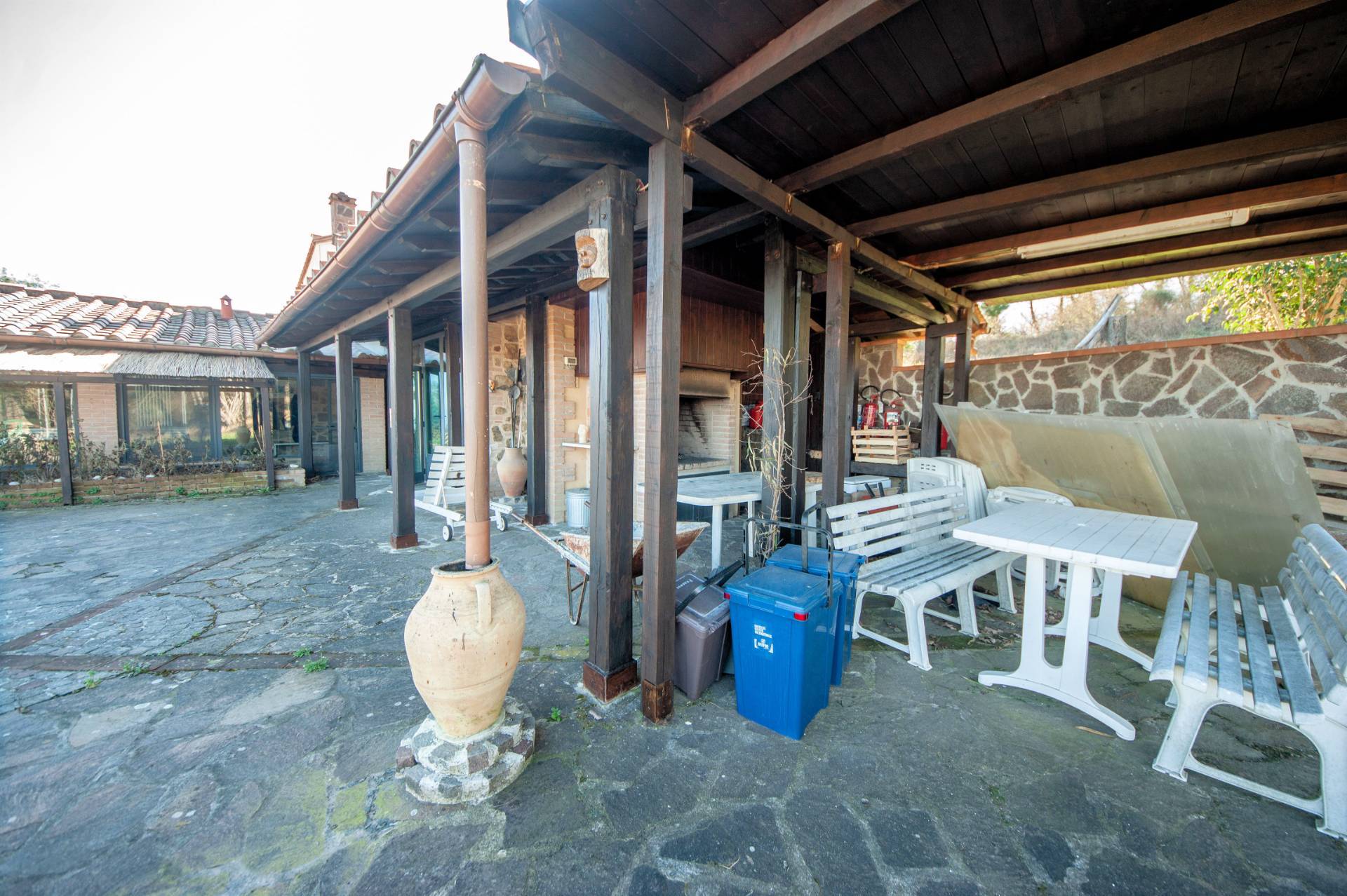 Bel casale ristrutturato in posizione panoramica con ampio terreno in vendita a Chianni, Rivalto