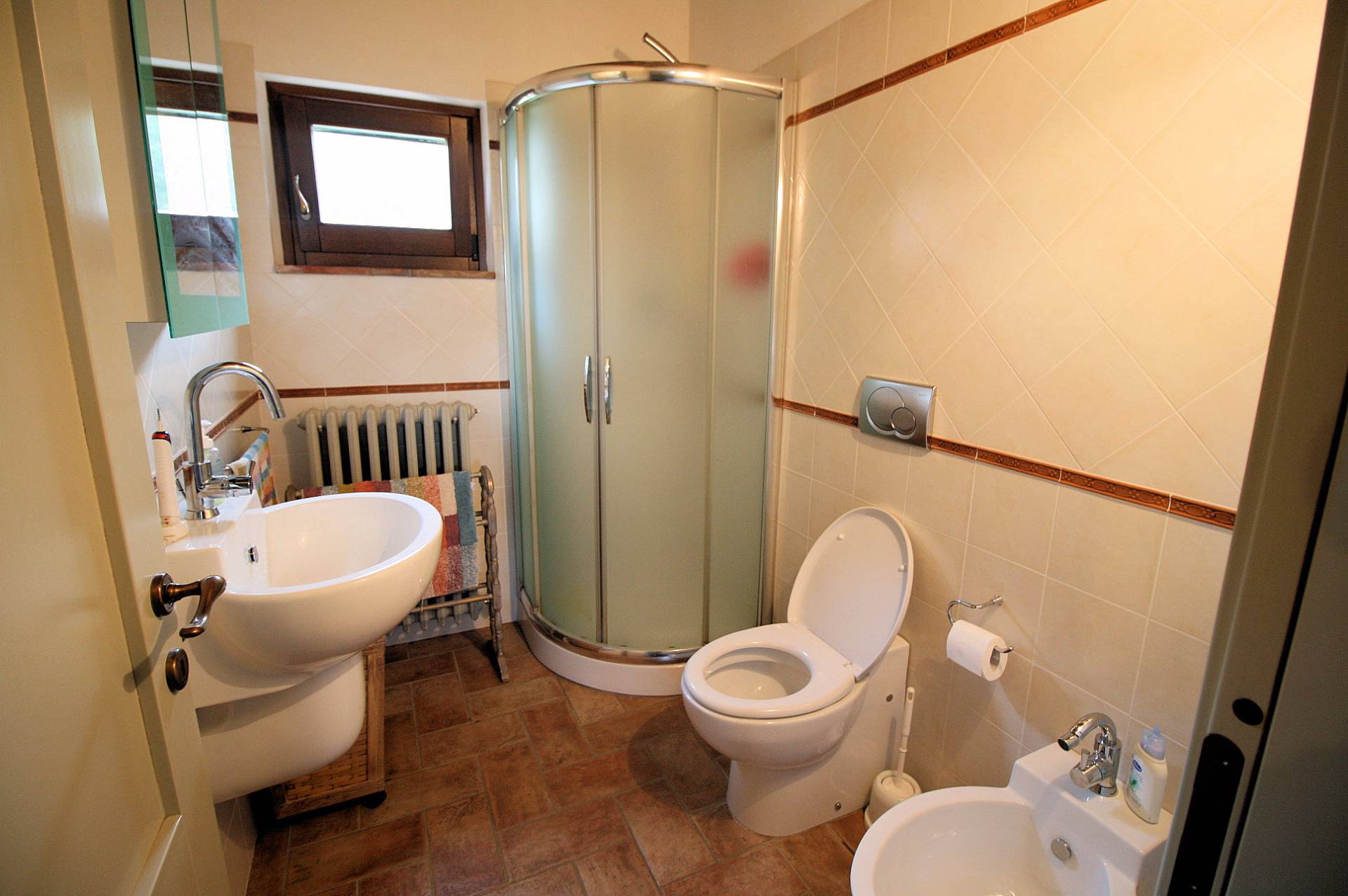 Terratetto da demolire e ricostruire con adiacente piccolo magazzino in vendita a Roccastrada, Rocca