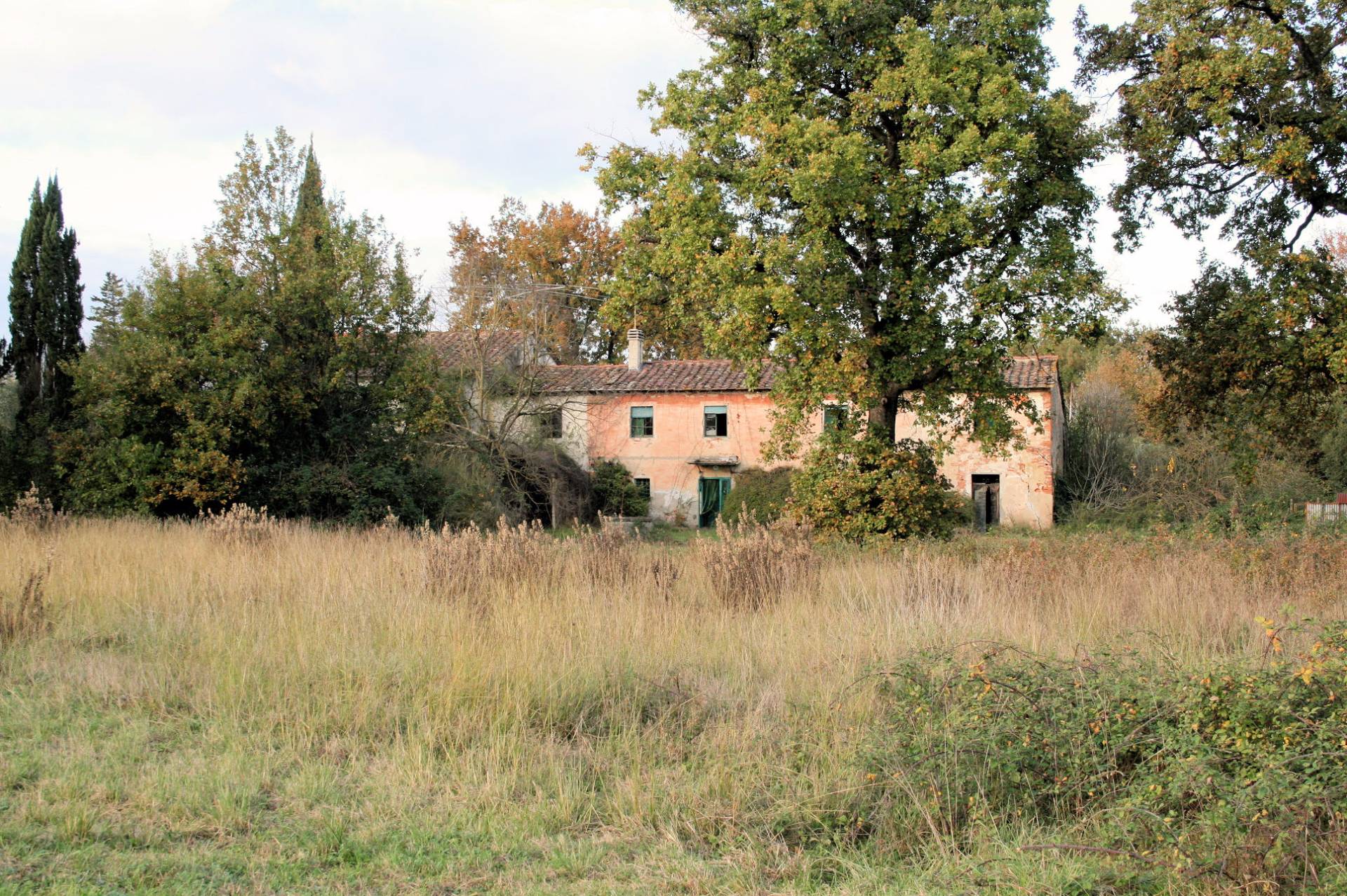 Complesso immobiliare di ampia metratura da ristrutturare in vendita a Altopascio, Spianate