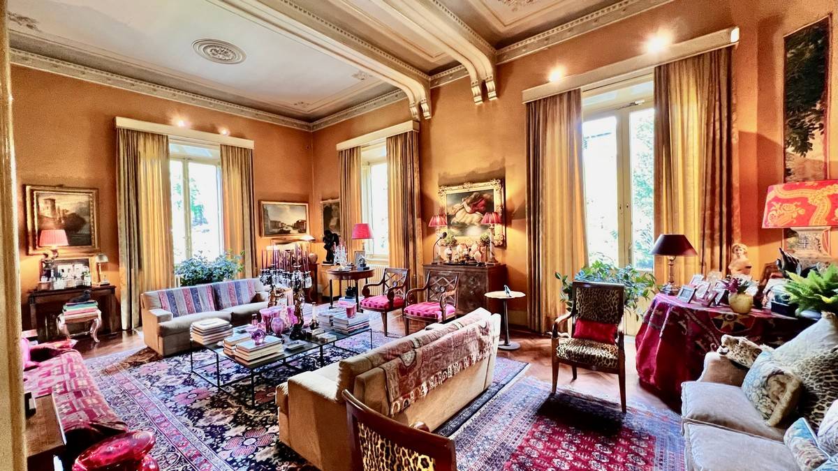 Villa di ampia superficie con giardino in vendita a Lucca, San Marco