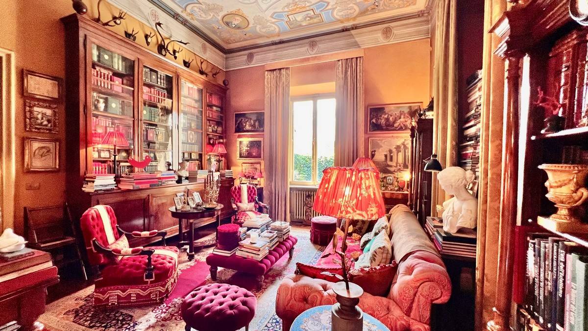 Villa di ampia superficie con giardino in vendita a Lucca, San Marco