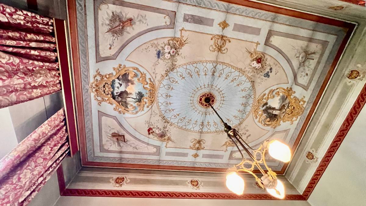 Villa di ampia superficie con giardino in vendita a Lucca, San Marco