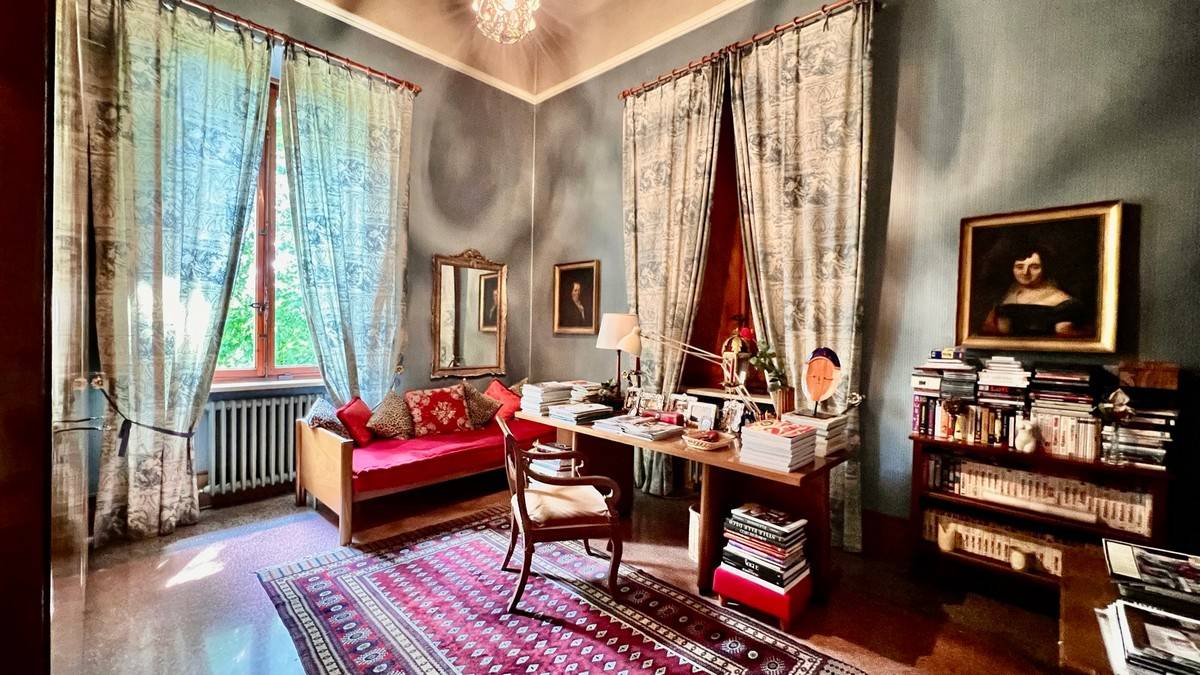 Villa di ampia superficie con giardino in vendita a Lucca, San Marco