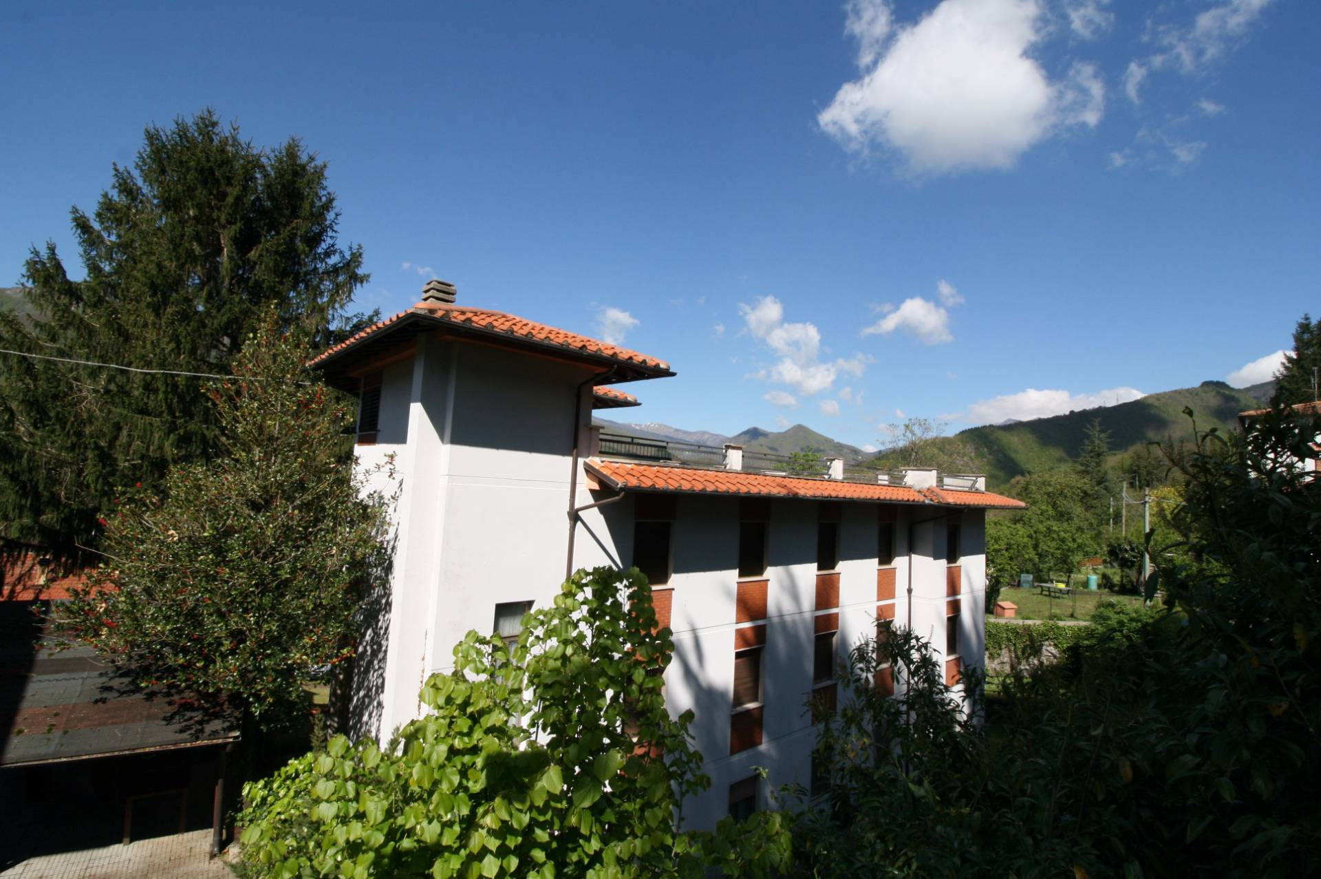 Progetto per la realizzazione di quattro villette a schiera nell\'ex Albergo La Pace in vendita a Sa