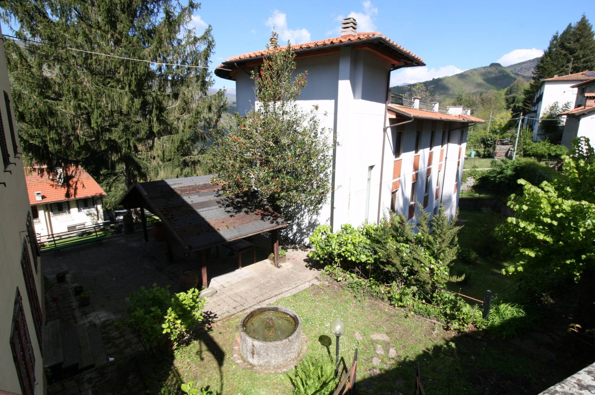 Progetto per la realizzazione di quattro villette a schiera nell\'ex Albergo La Pace in vendita a Sa