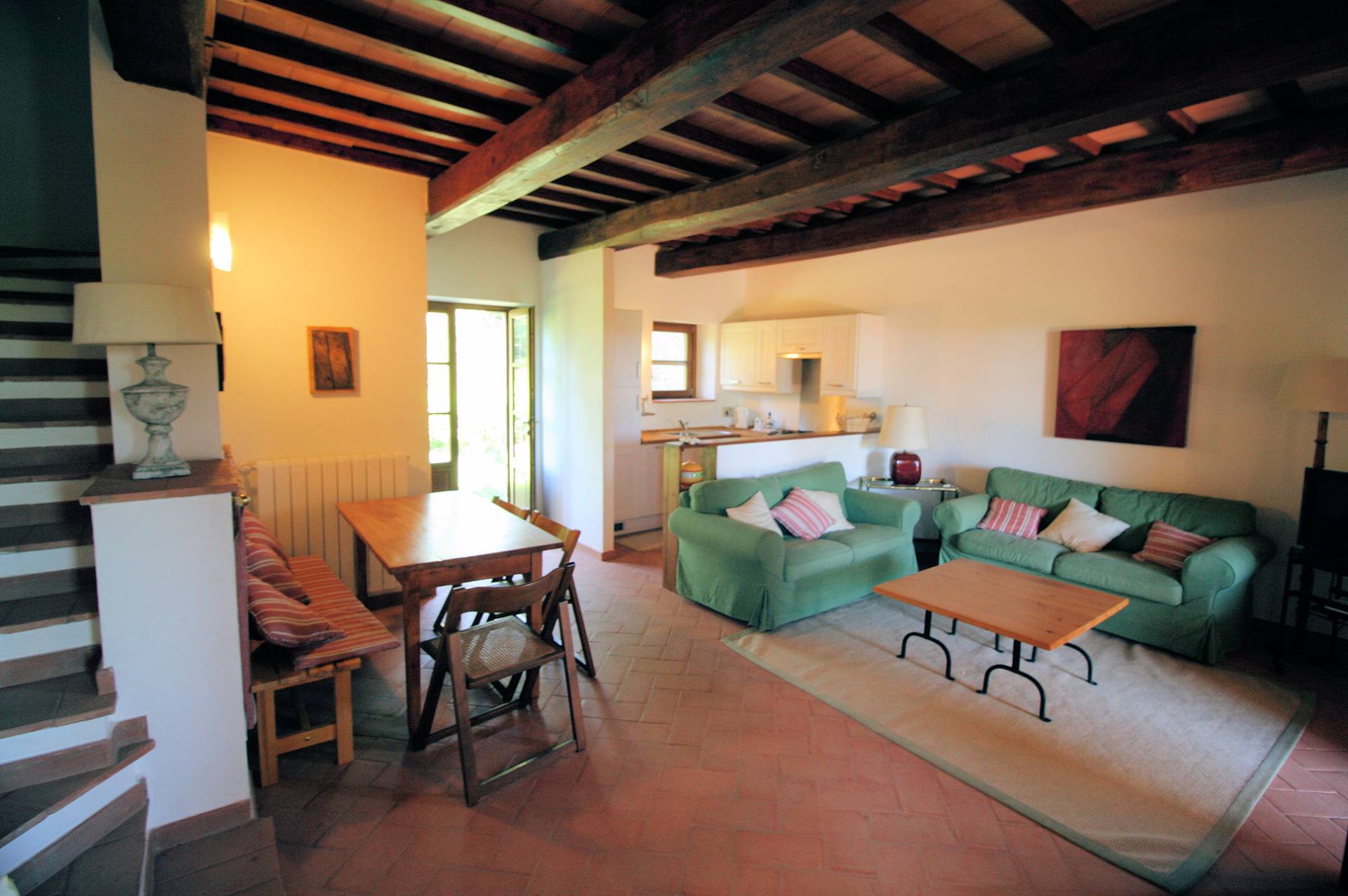 Appartamenti e casali ristrutturati in antico borgo con piscina in vendita a Scansano