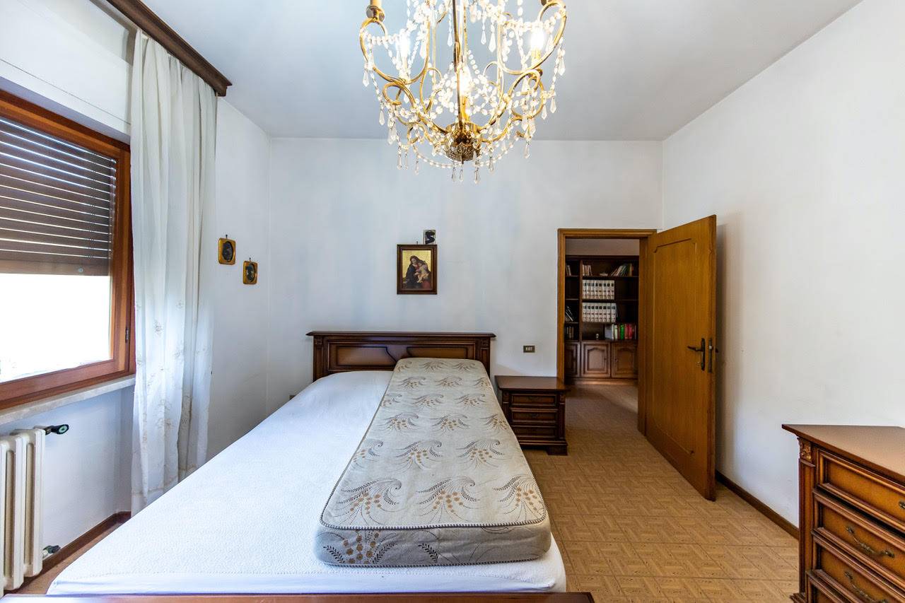 Appartamento in villa con giardino privato in vendita a Pescia