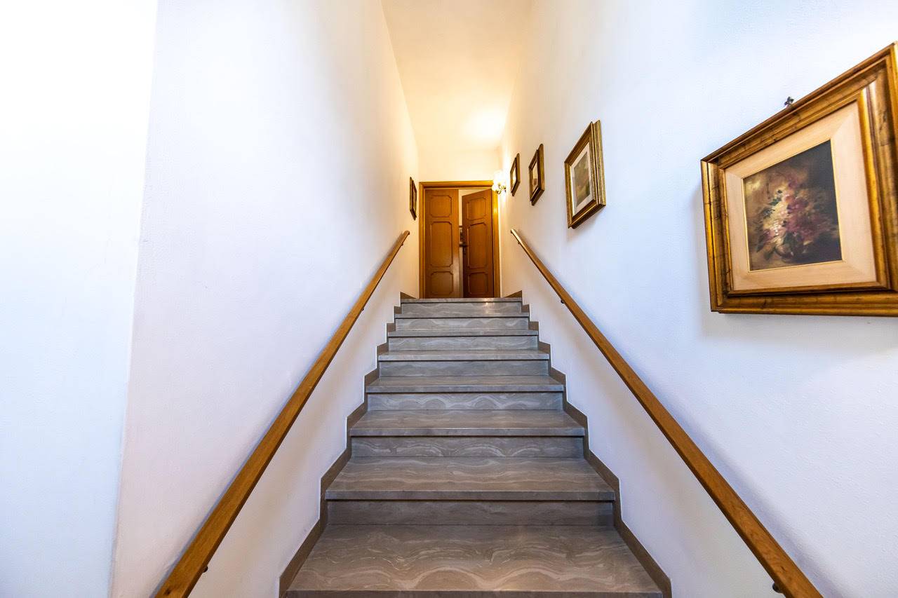 Appartamento in villa con giardino privato in vendita a Pescia