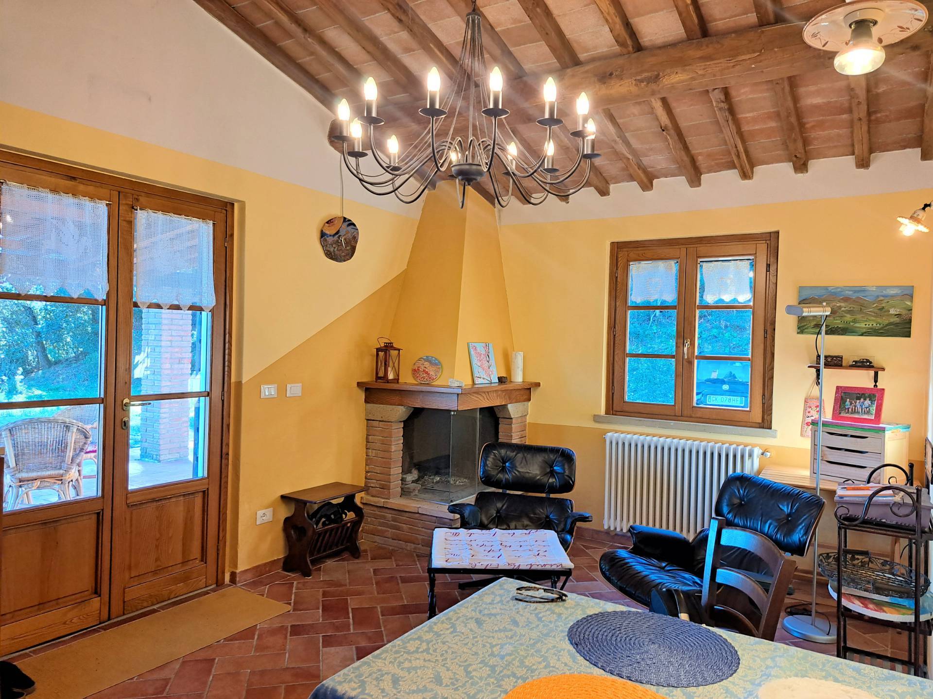 Rustico in stile Toscano con terreno e vista panoramica in vendita a Pomarance