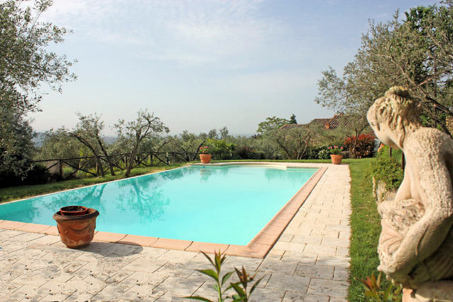 Villa in stile rustico Toscano ristrutturata con vigneto in vendita a Cortona