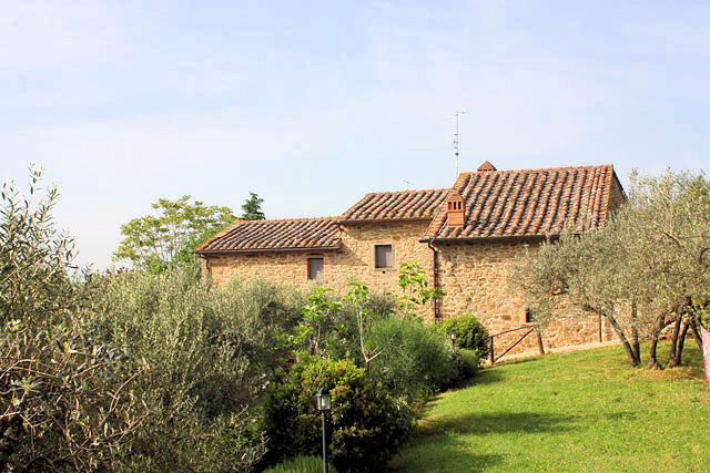Villa in stile rustico Toscano ristrutturata con vigneto in vendita a Cortona
