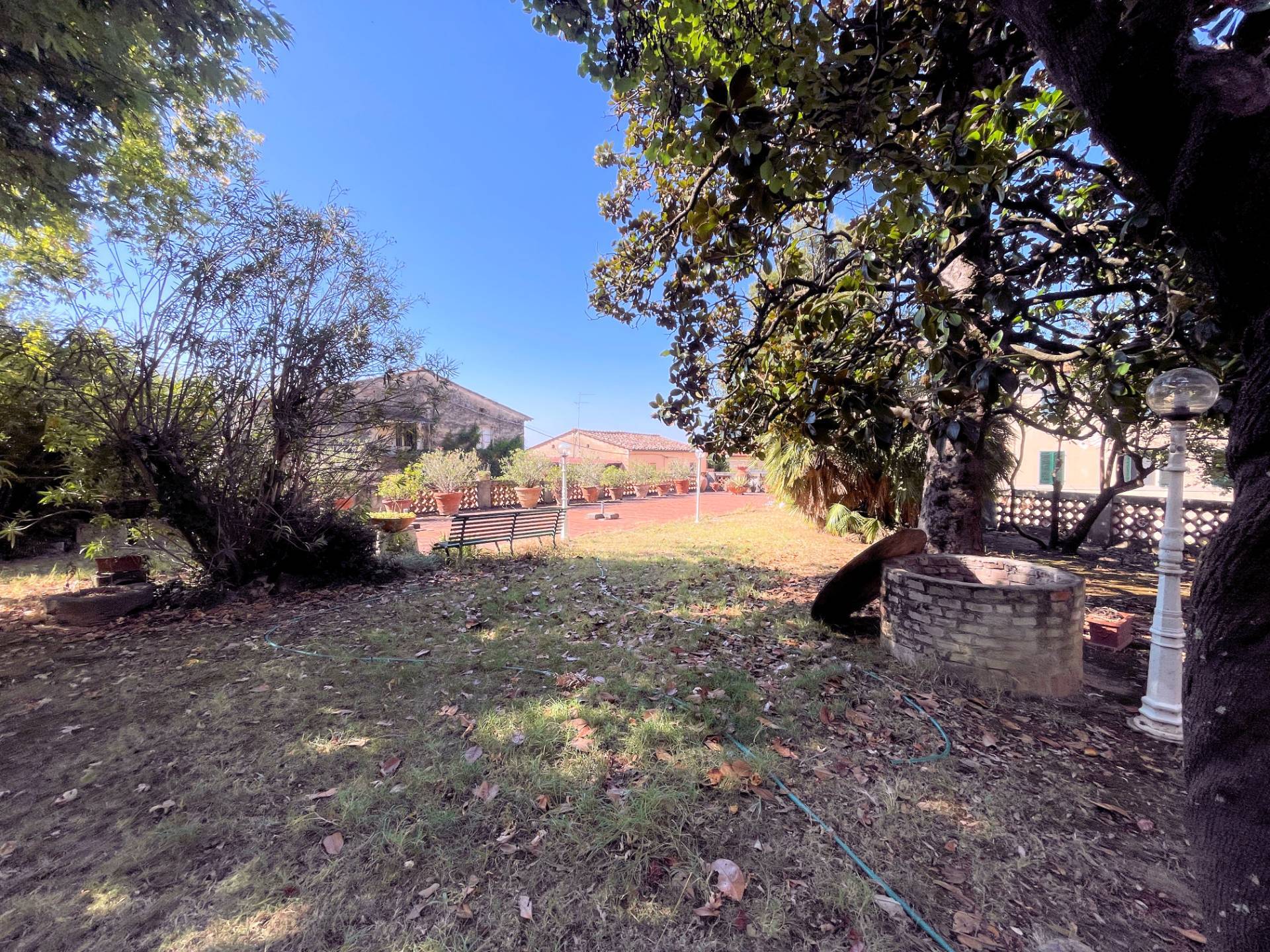Villa di ampia superficie con giardino in vendita a Capannoli, San Pietro Belvedere