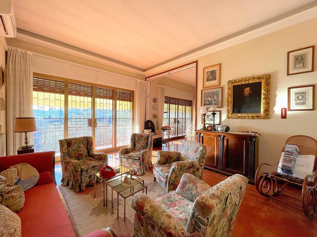 Villa unifamiliare di grande metratura con giardino in vendita a Uzzano