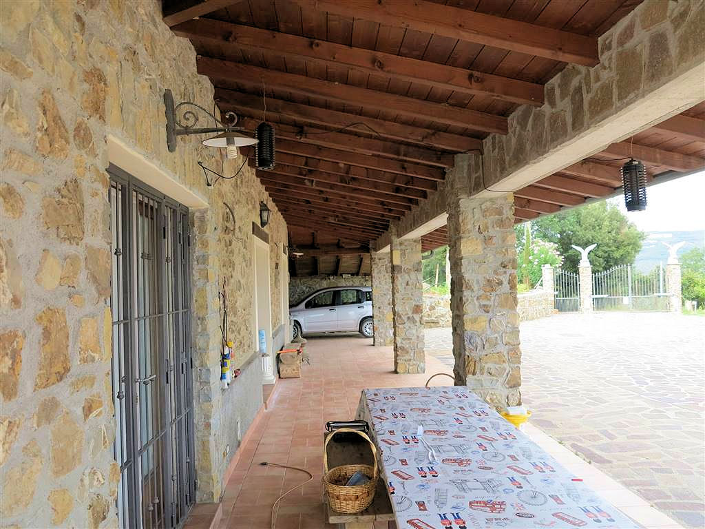 Casale ristrutturato con vista panoramica parco e piscina in vendita a Massa Marittima