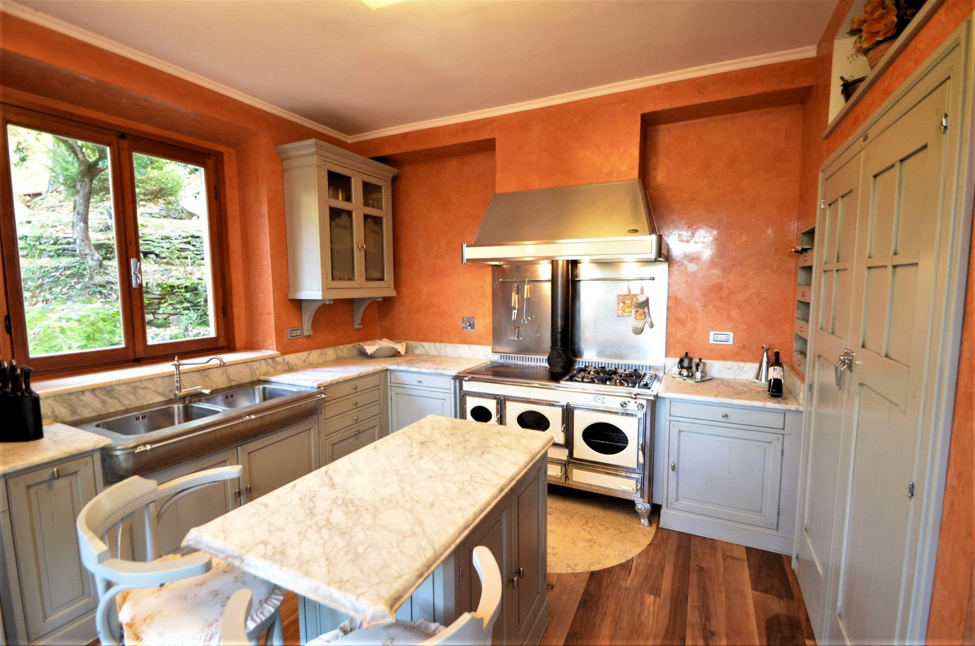 Villa in stile moderno in posizione dominante in vendita a Rufina, Pomino (Castelnuovo)