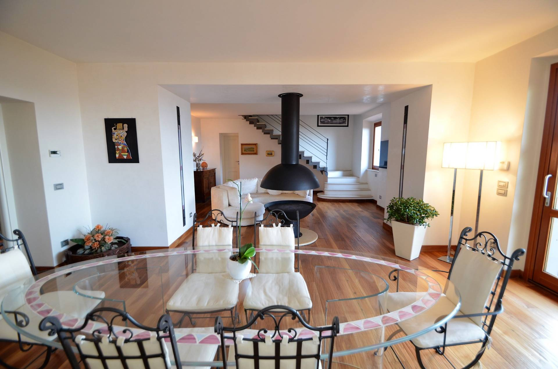 Villa in stile moderno in posizione dominante in vendita a Rufina, Pomino (Castelnuovo)