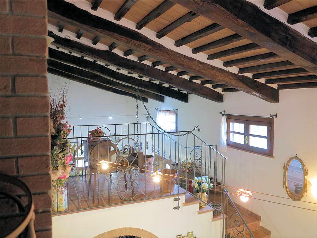 Rustico ristrutturato in posizione collinare in vendita a Gavorrano