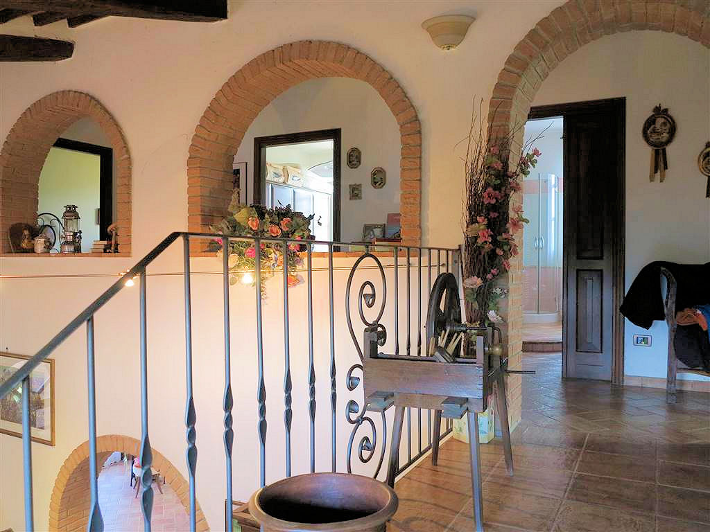 Rustico ristrutturato in posizione collinare in vendita a Gavorrano