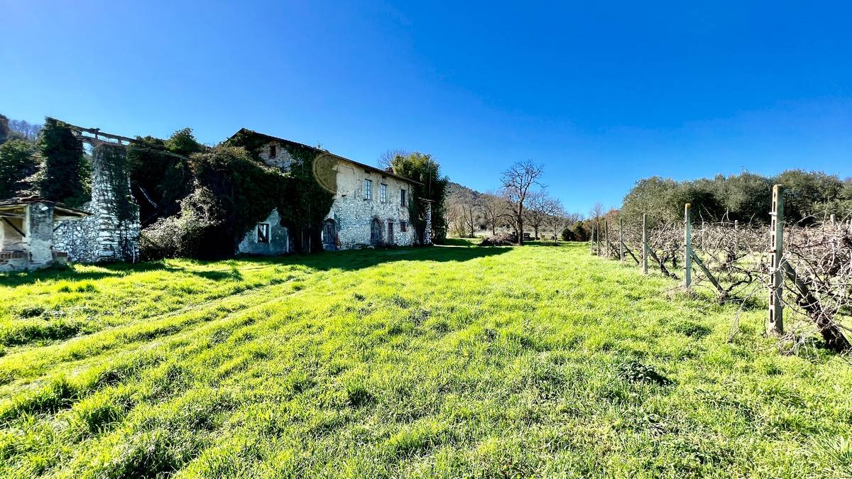 Villa in posizione esclusiva da ristrutturare in vendita a Lucca, Gattaiola