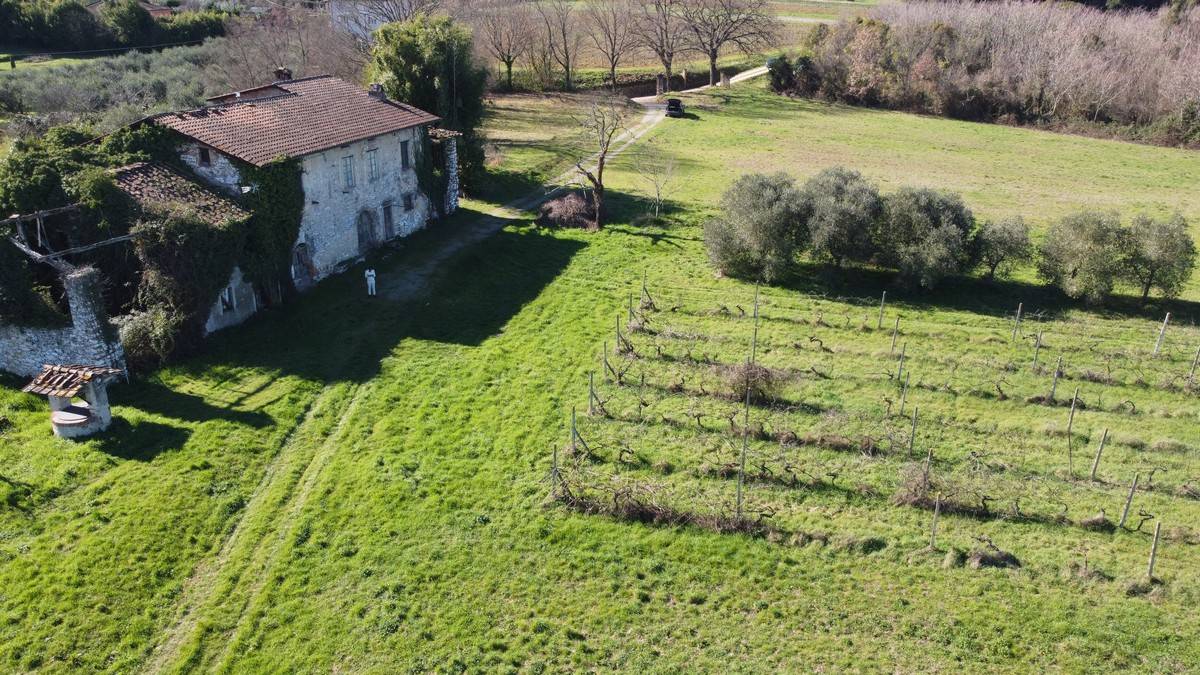 Villa in posizione esclusiva da ristrutturare in vendita a Lucca, Gattaiola
