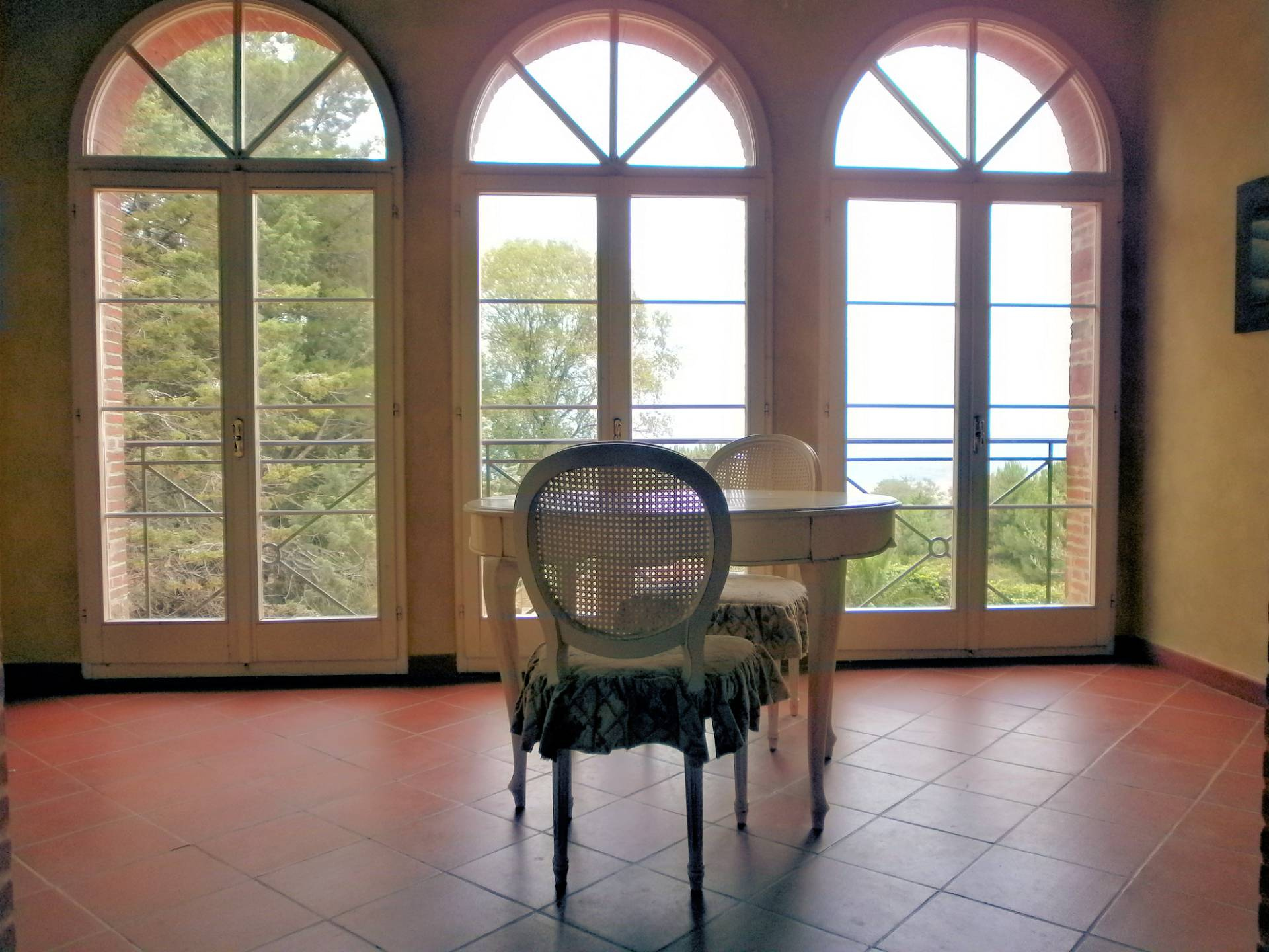 Casa colonica ristrutturata con parco e vista panoramica in vendita a Chianni, Rivalto