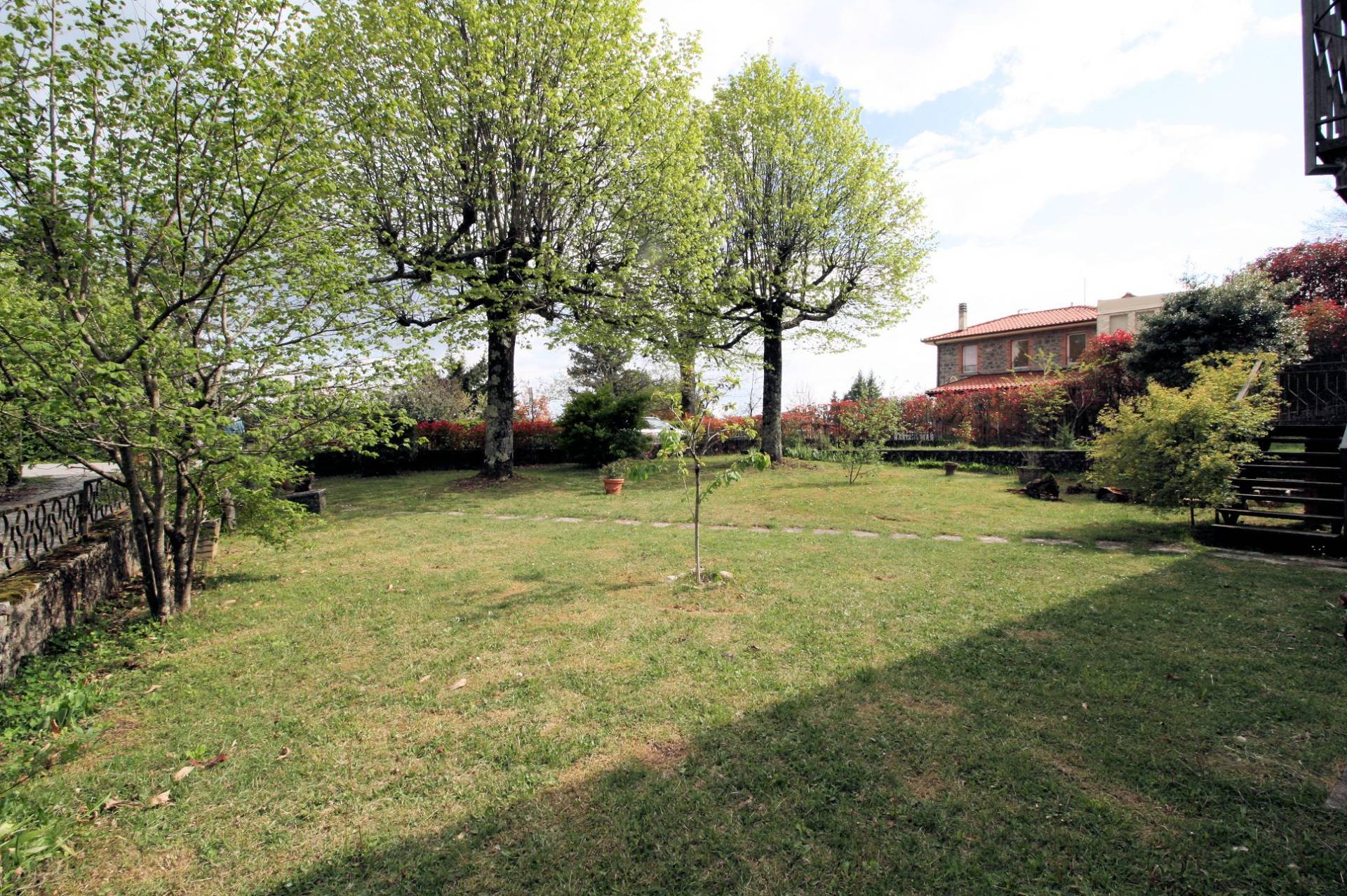 Villa singola con ampio giardino e vista panoramica in vendita a Marliana