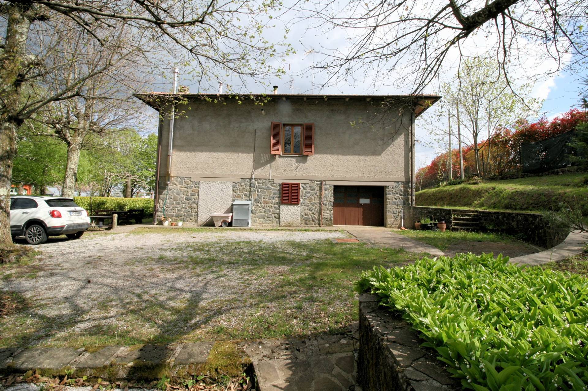 Villa singola con ampio giardino e vista panoramica in vendita a Marliana