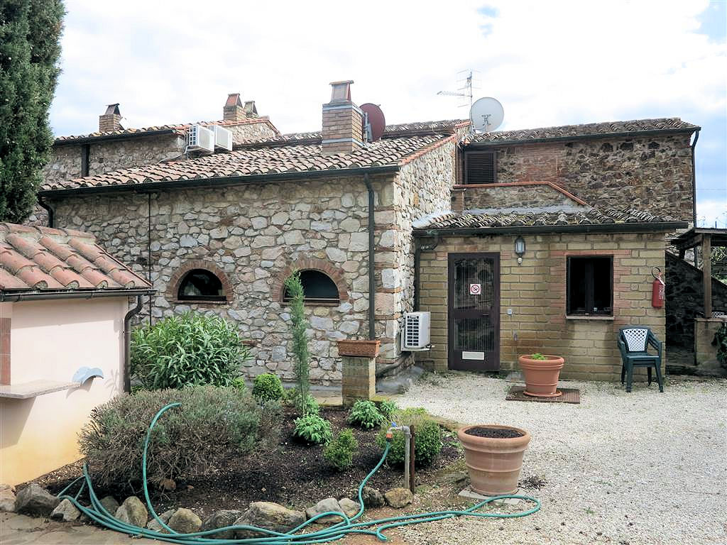 Casale ristrutturato con parco e piscina a pochi chilometri dal mare in vendita a Gavorrano, Bivio R