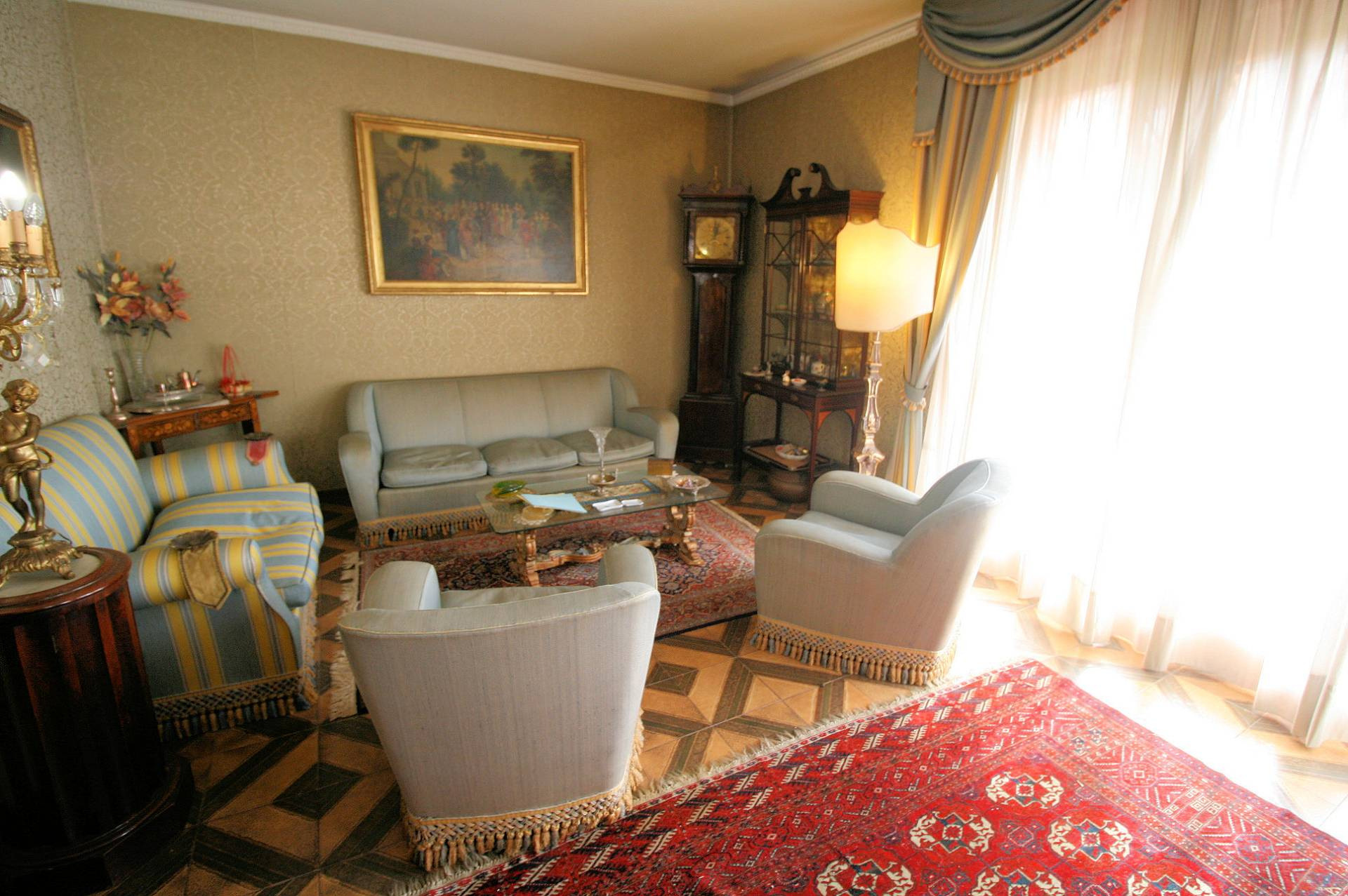 Appartamento indipendente di ampia superficie con terrazza panoramica in vendita a Montecatini-Terme