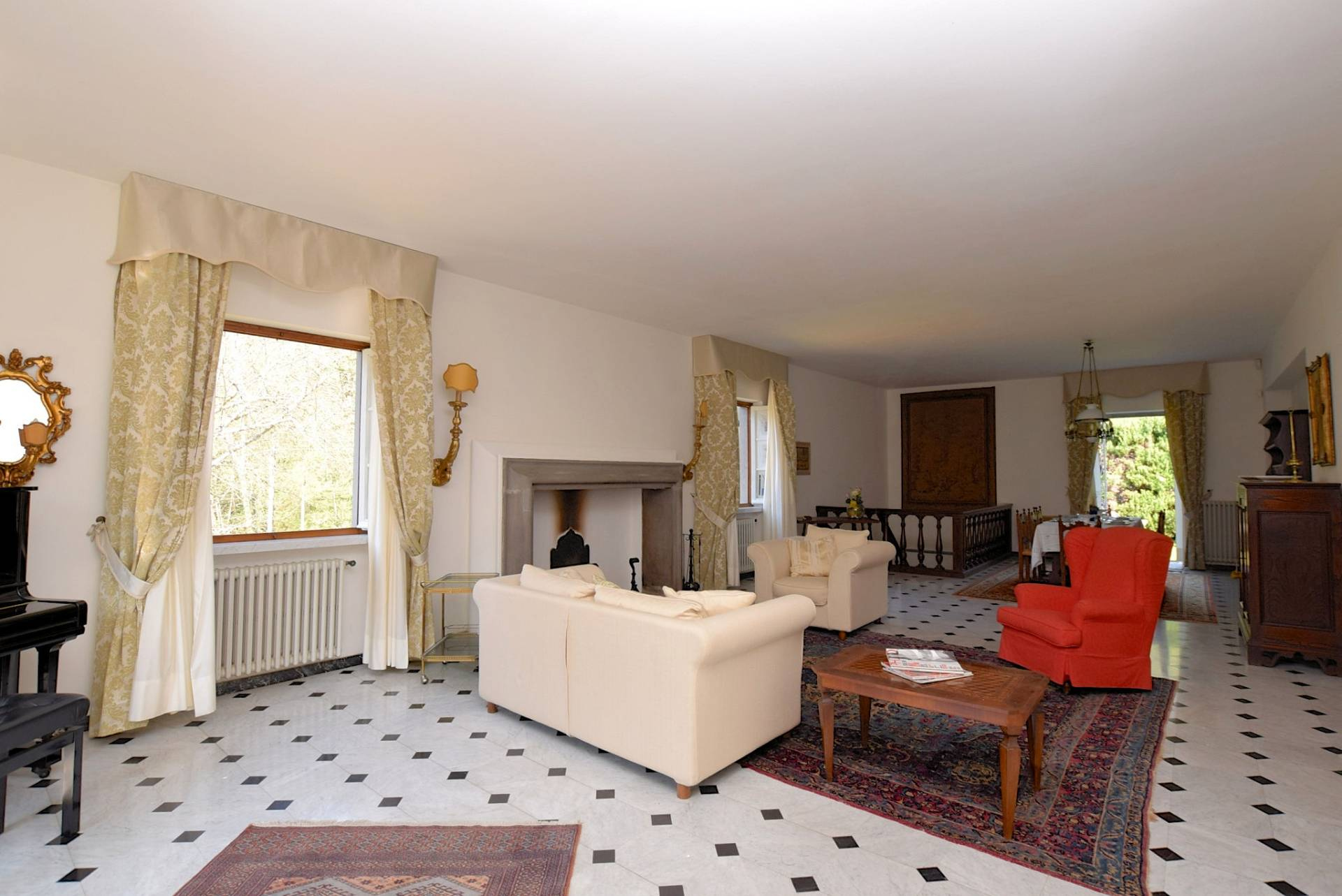 Villa in collina con parco in vendita a Camaiore