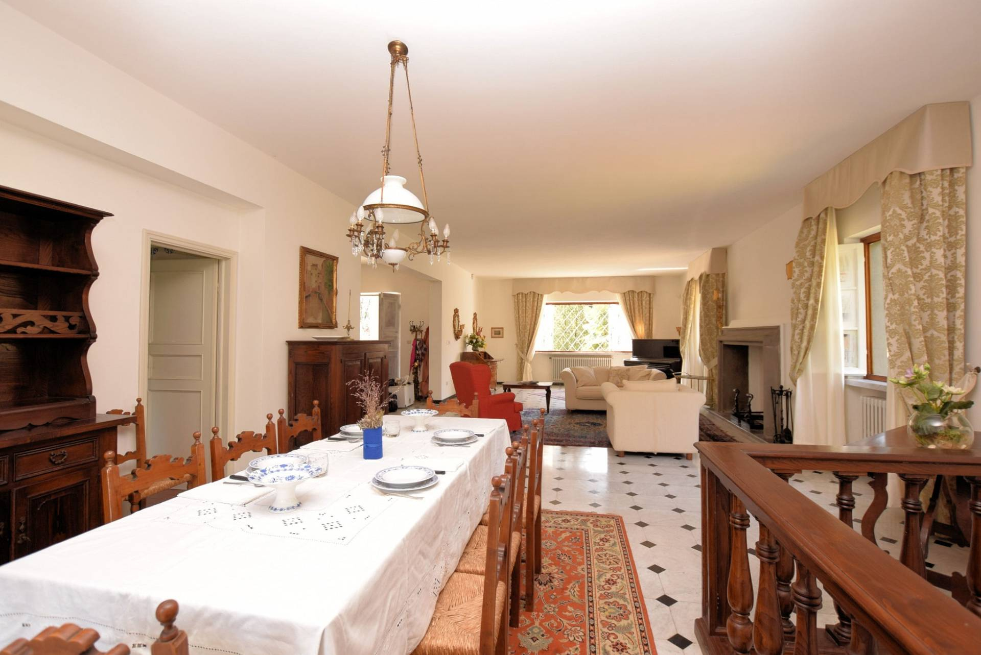 Villa in collina con parco in vendita a Camaiore