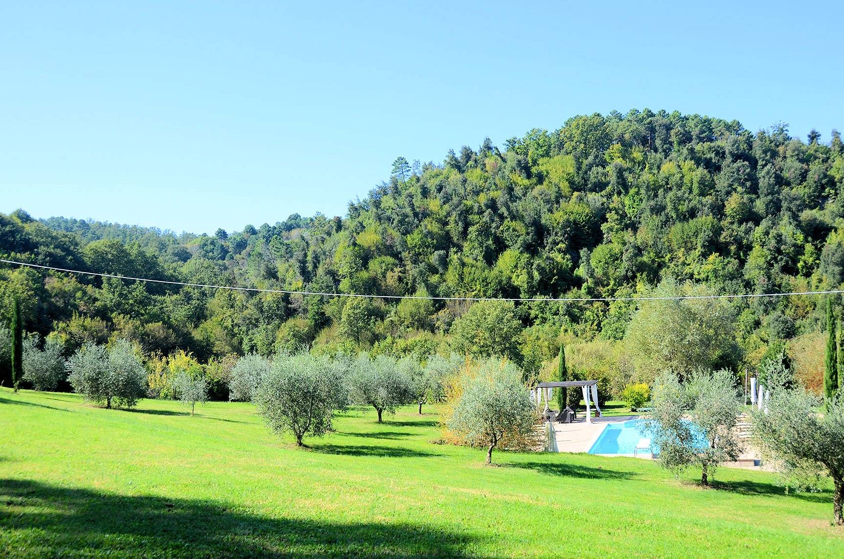 Casale in stile Toscano con parco piscina e dependance in zona panoramica in vendita a Chianni, Riva