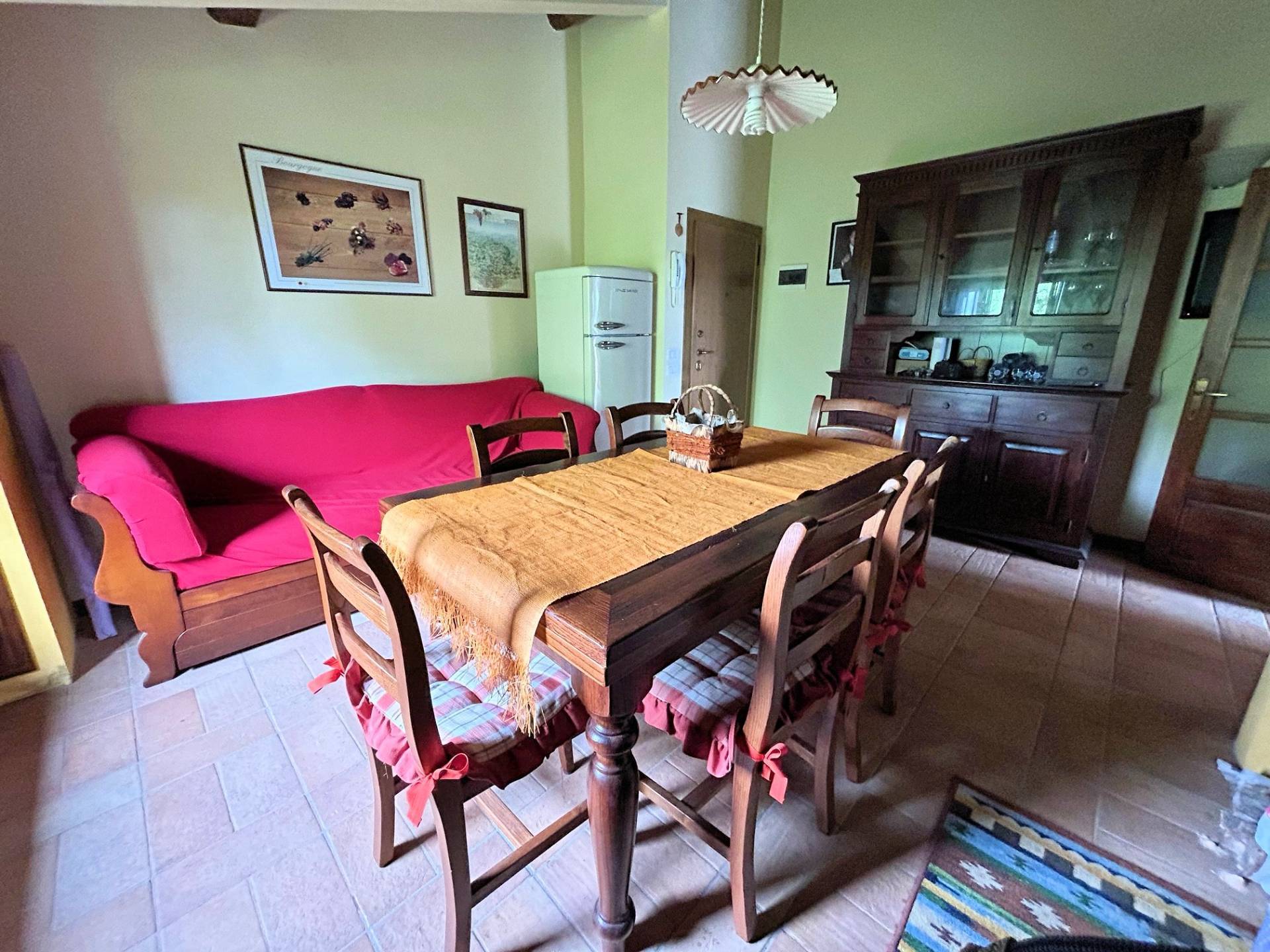 Appartamento sito in complesso con piscina condominiale in vendita a Montaione