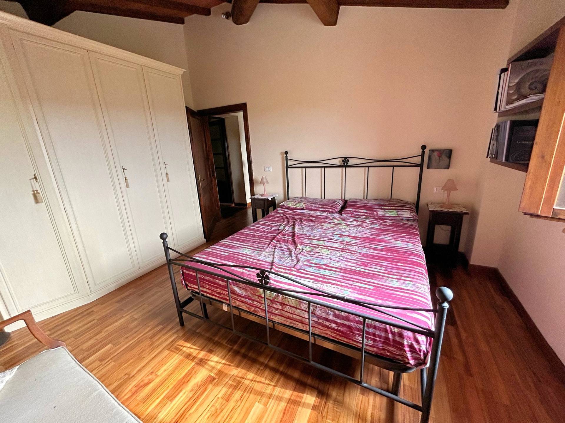 Appartamento sito in complesso con piscina condominiale in vendita a Montaione