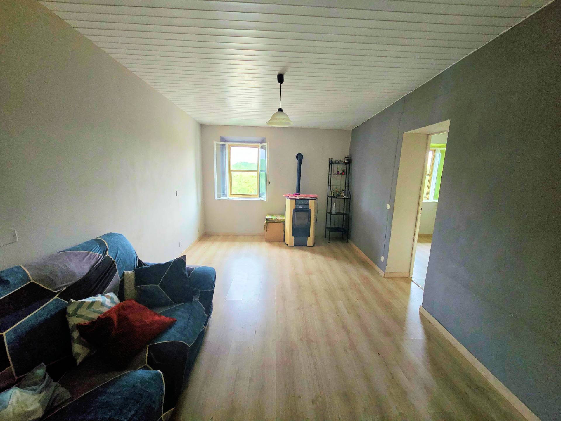 Porzione centrale di fabbricato in corte con ampio terreno e garage in vendita a Altopascio