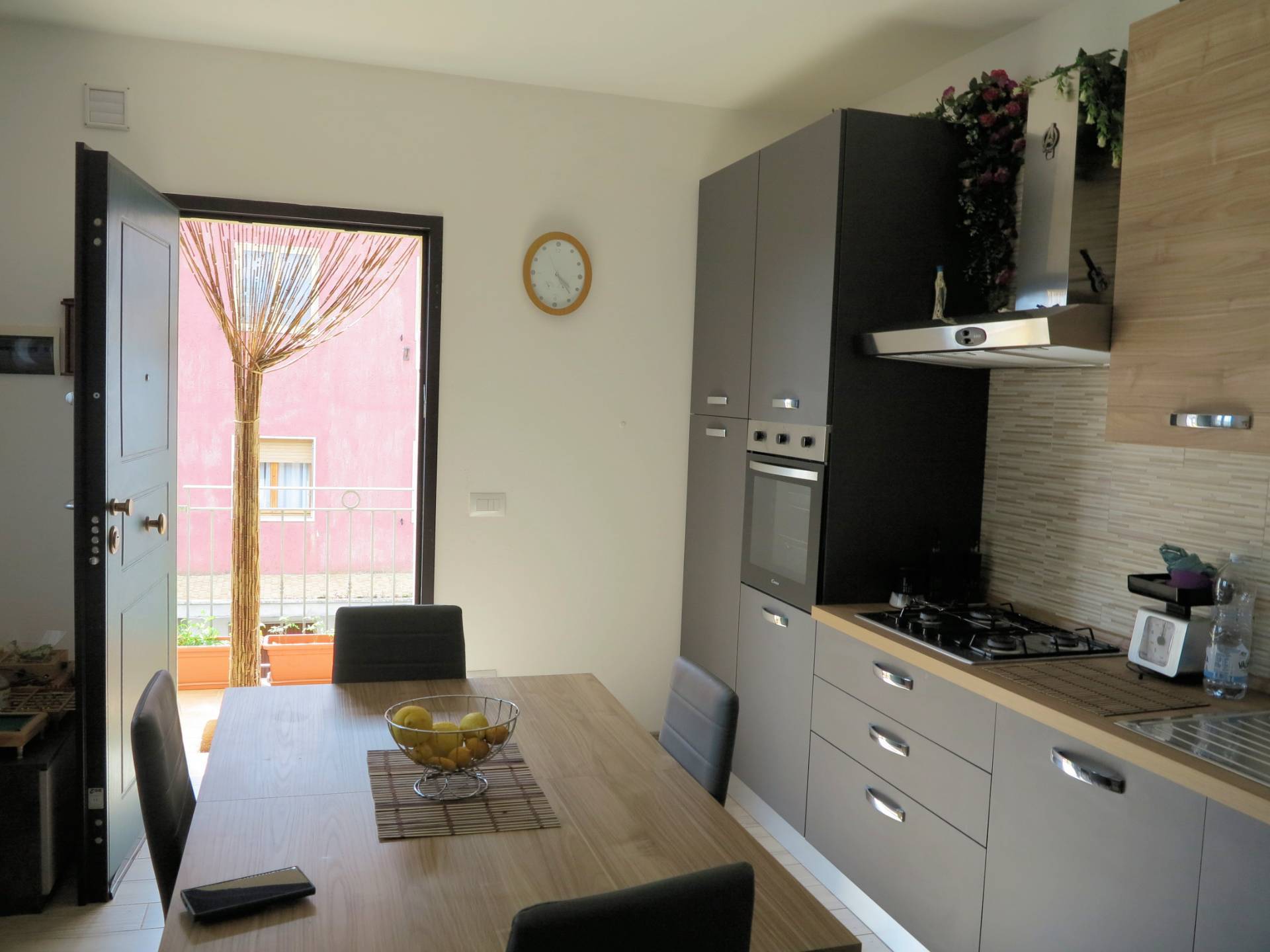 Appartamento al piano primo con giardino in vendita a Roccastrada, Ribolla