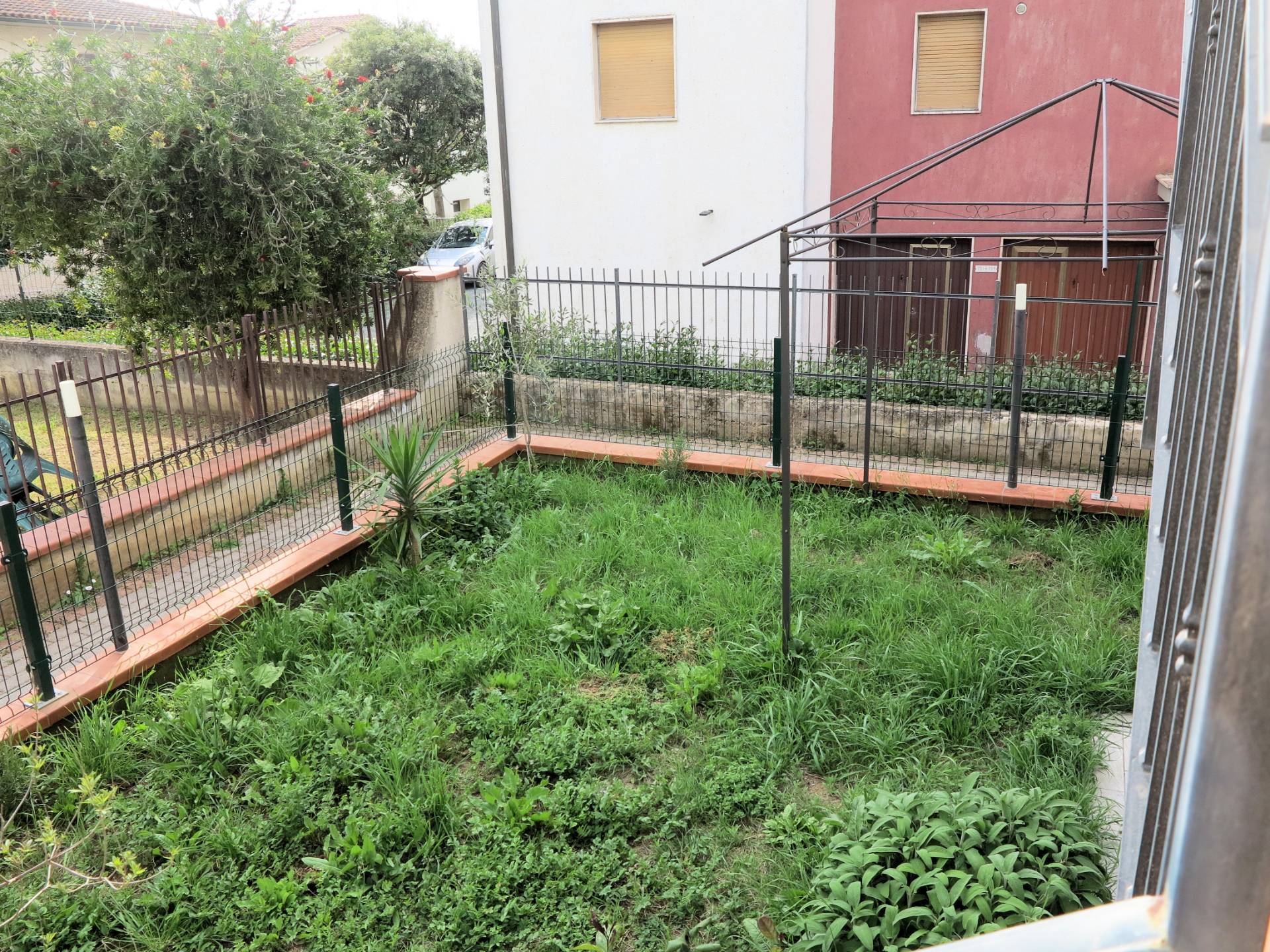 Appartamento al piano primo con giardino in vendita a Roccastrada, Ribolla