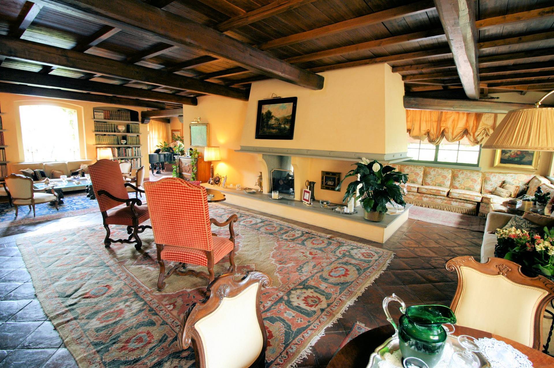 Prestigiosa tenuta con ampio parco piscina e vigneto in vendita a Poggio a Caiano