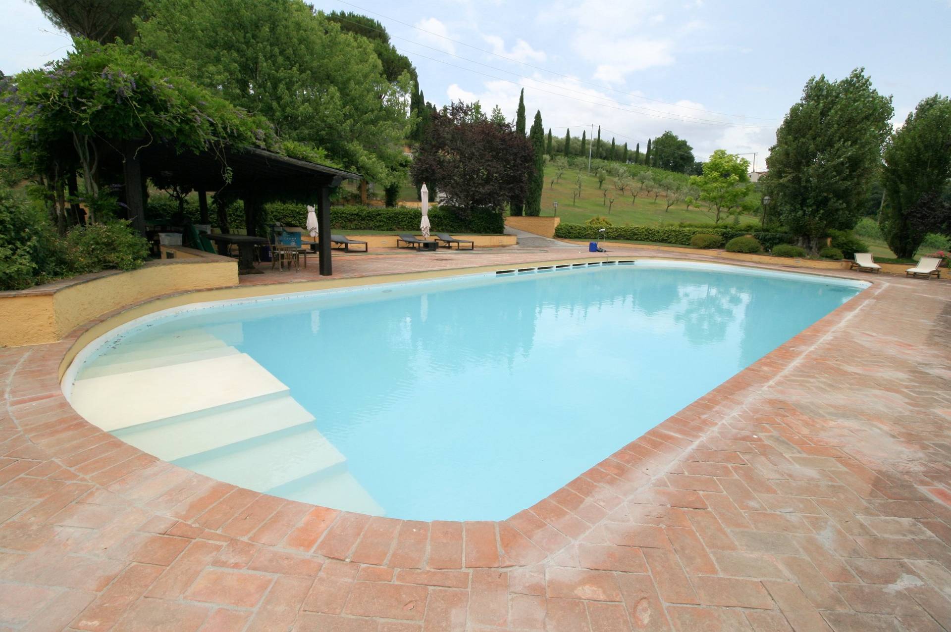 Prestigiosa tenuta con ampio parco piscina e vigneto in vendita a Poggio a Caiano