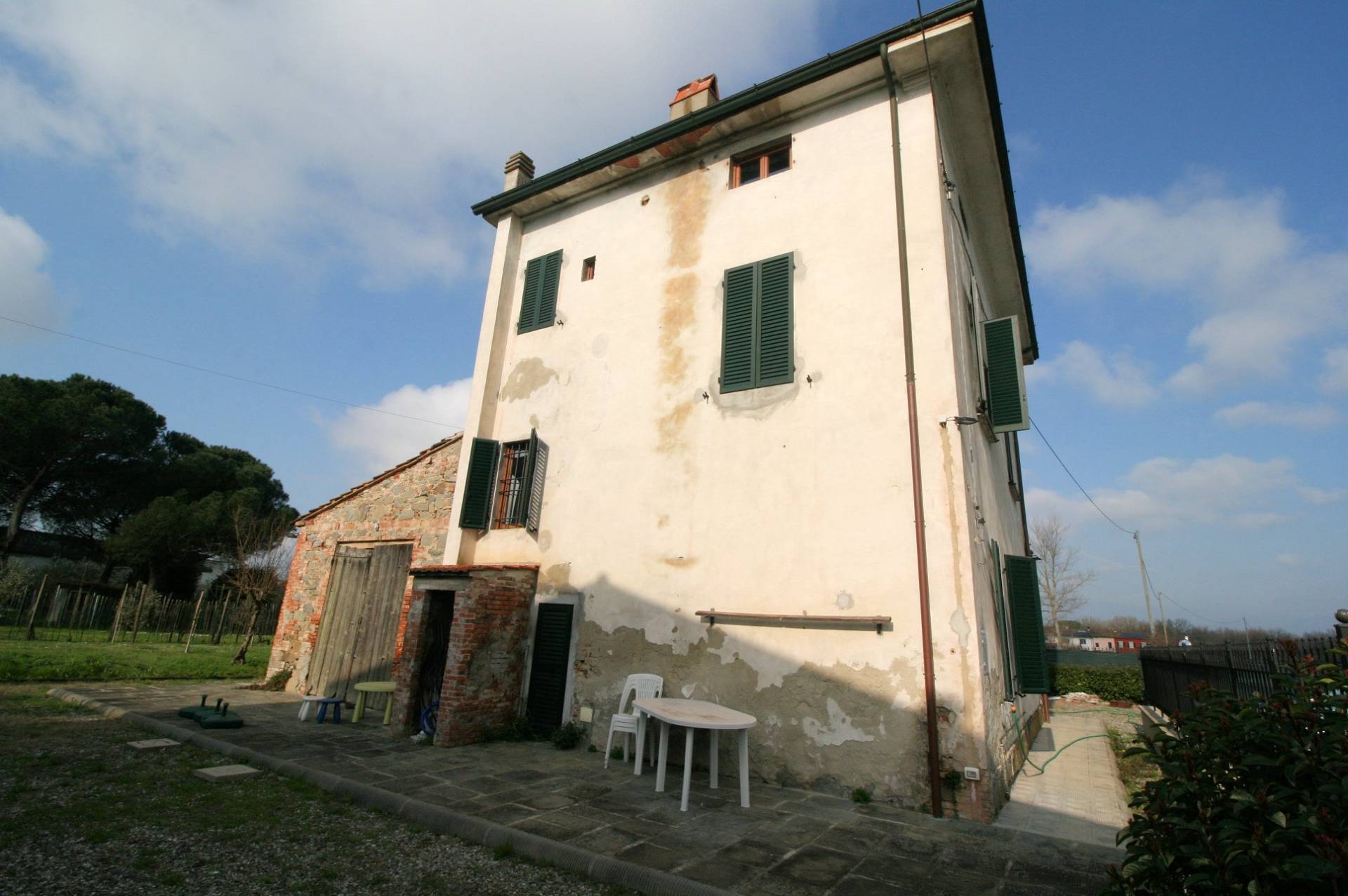 Terratetto libero su quattro lati con giardino in vendita a Altopascio, Spianate