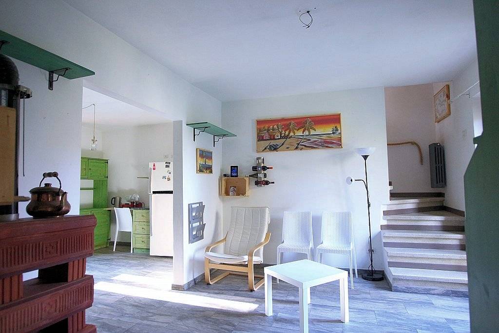 Porzione terratetto di casale con ampio giardino esclusivo in vendita a Volterra