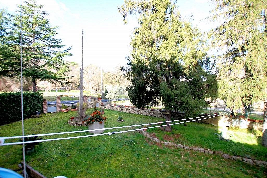 Porzione terratetto di casale con ampio giardino esclusivo in vendita a Volterra